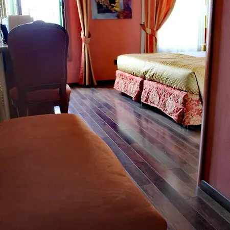 Diamantino Town House 3* بادوفا